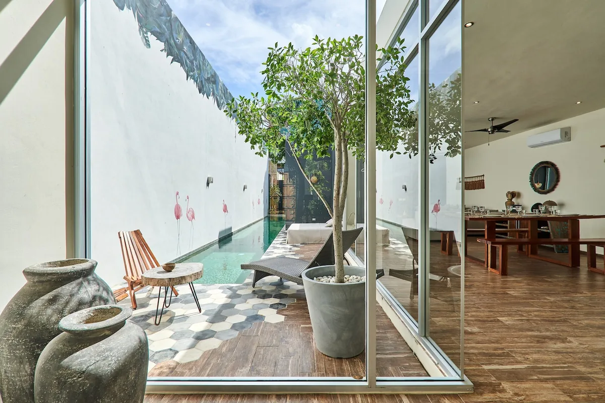 Casa Flamingo alberca de lujo de 17 metros con área de BBQ y terrazas al aire libre