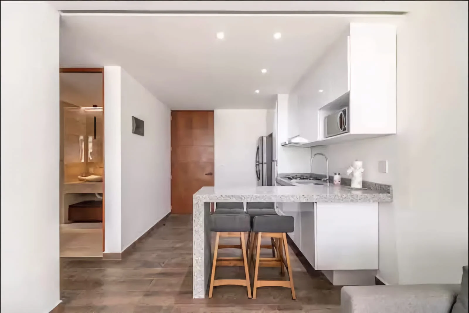 Vistas interiores y exteriores de Casa Kiin