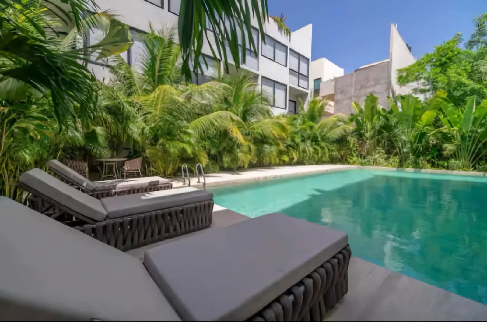 Vistas interiores y exteriores de Casa Kiin