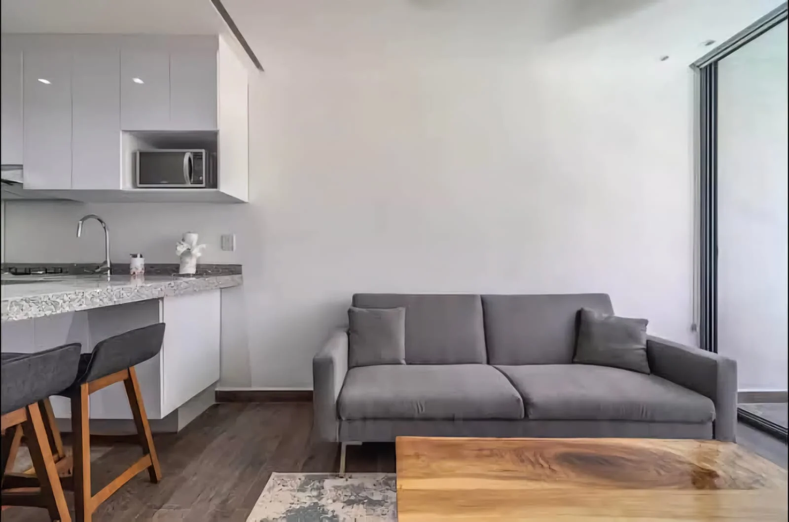 Vistas interiores y exteriores de Casa Kiin